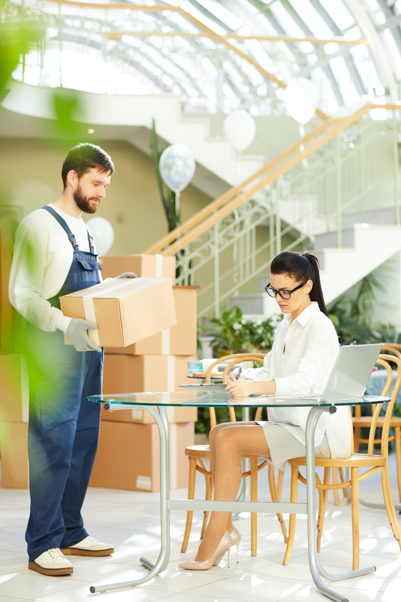 female manager interacting with mover