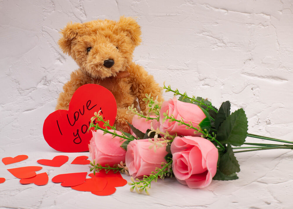 Plišani medvedići koji raznežuju – dodaci uz cveće za poseban utisak