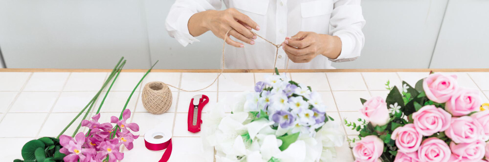 Veštačko cveće u aranžmanima: kako ga iskoristiti kreativno i isplativo